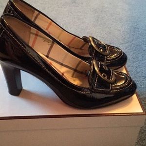 Coach Hillory Crinkle Patent Pumps 😍